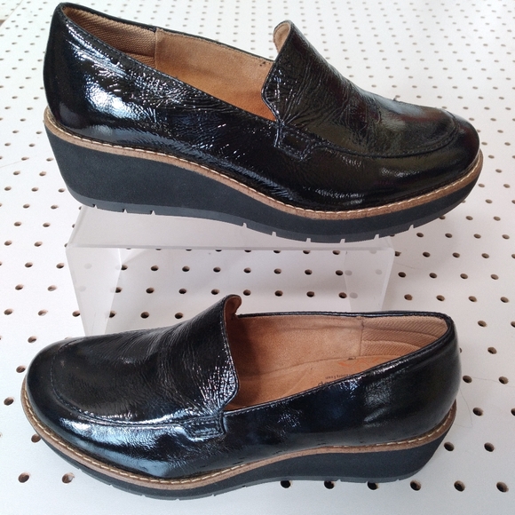 Comfortiva Shoes - Comfortiva Black Women's Shoes Wedges Leather Memory foam footbed Lightweight